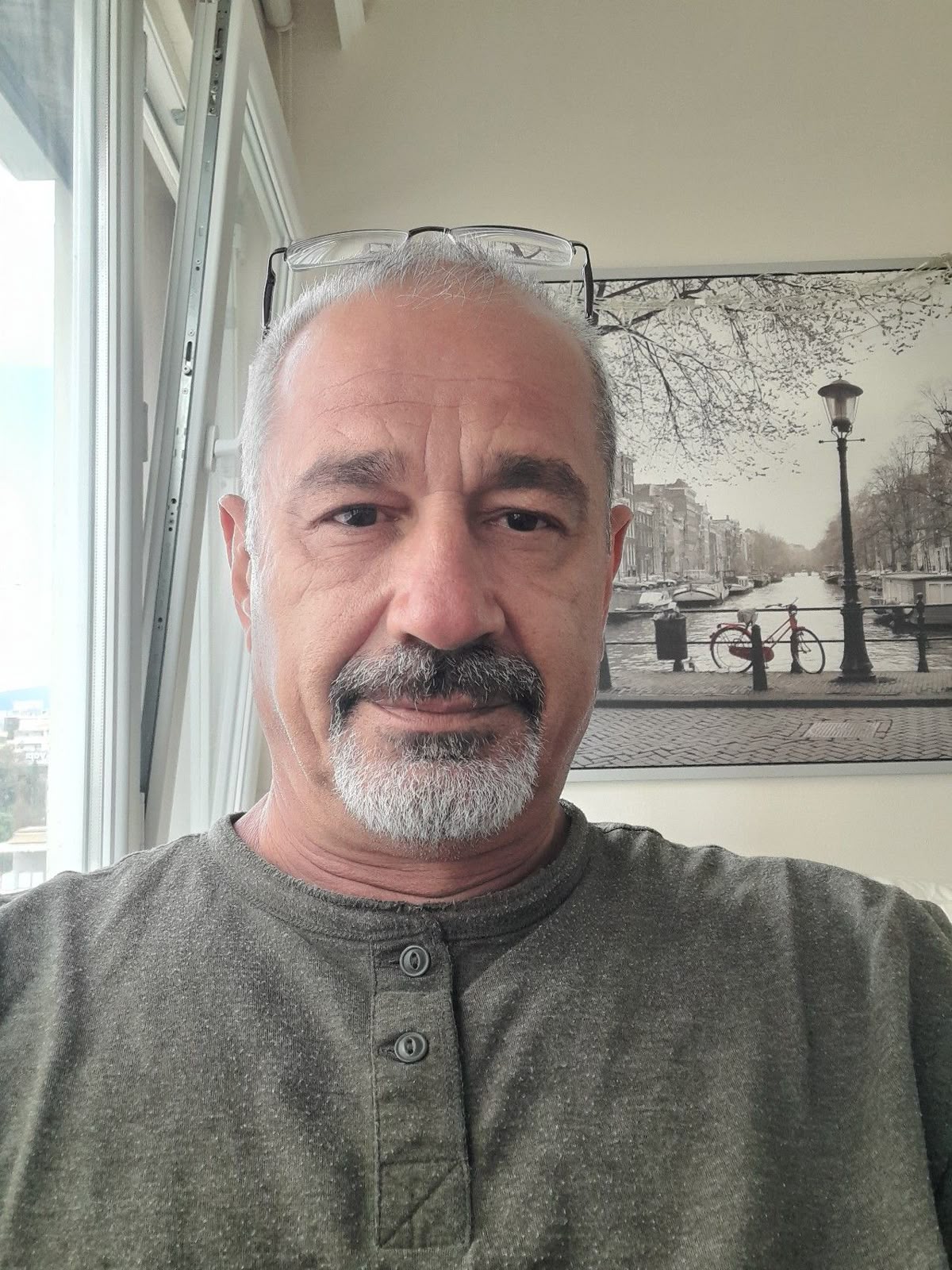 Klaus H.